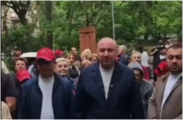 Собака лает, караван идет (видео)